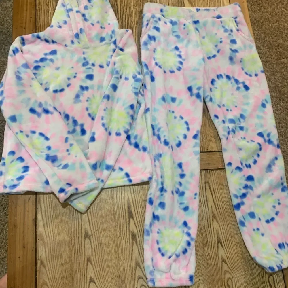 SO Tie-Dye Fleece Blanket - Multicolor